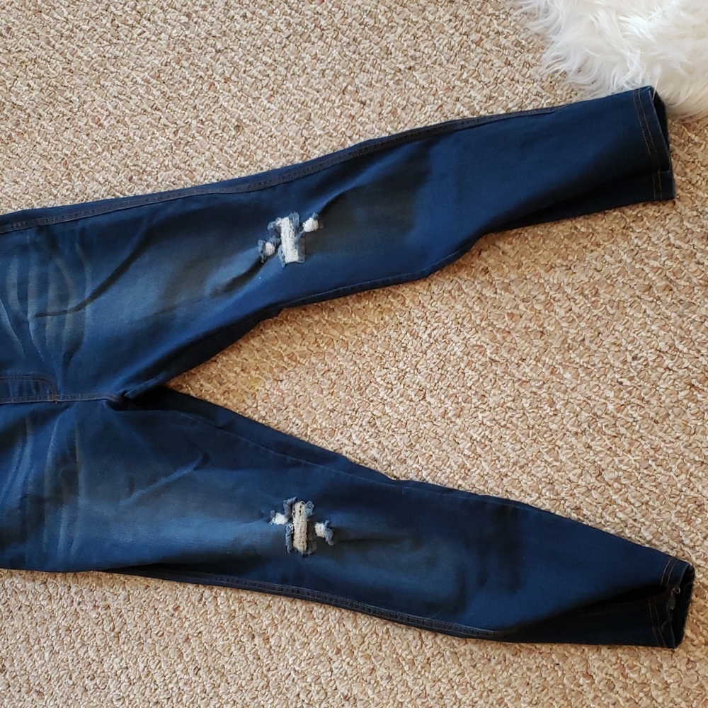 Pull on distressed jegging - Picture 3 of 6